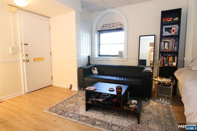 54-56 Oak Street 3, Ridgewood, NJ 07450