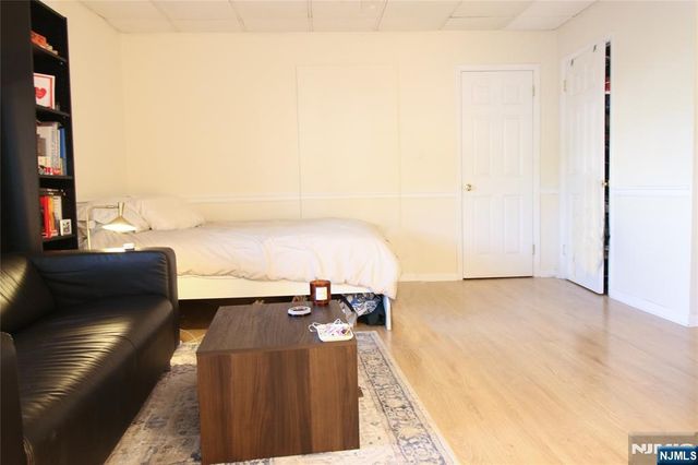 54-56 Oak Street 3, Ridgewood, NJ 07450