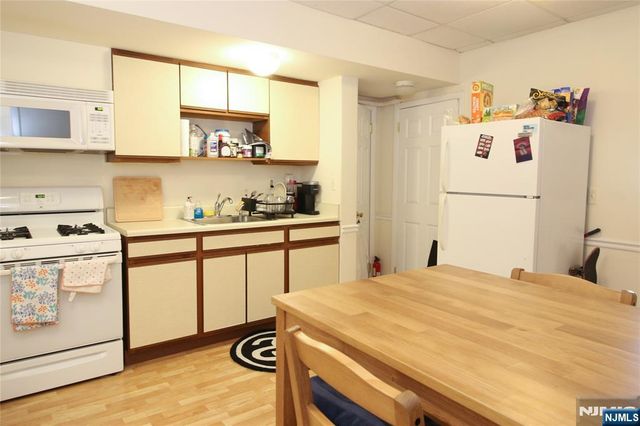 54-56 Oak Street 3, Ridgewood, NJ 07450