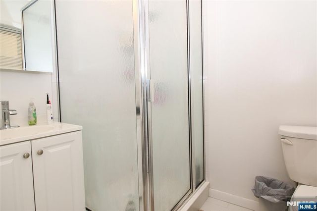 54-56 Oak Street 3, Ridgewood, NJ 07450