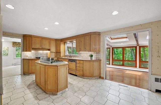 28 Revere Rd, Longmeadow, MA 01106