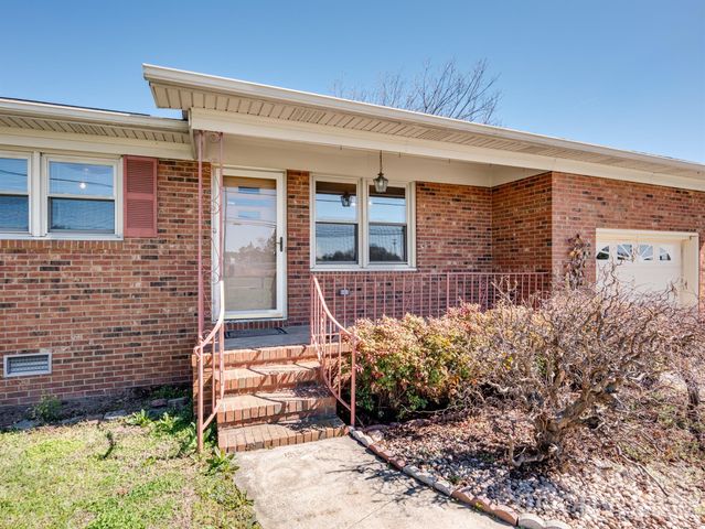 400 Pitts School Road NW, Concord, NC 28027