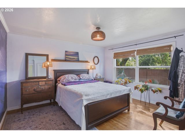 942 FAIRWAY Dr, Eugene, OR 97404