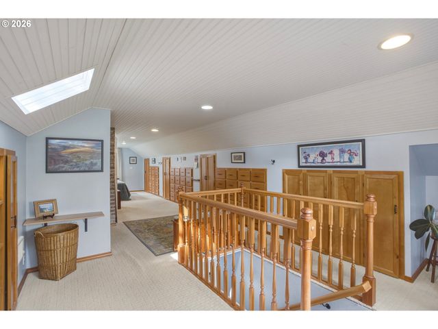 942 FAIRWAY Dr, Eugene, OR 97404