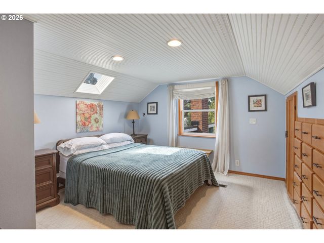 942 FAIRWAY Dr, Eugene, OR 97404