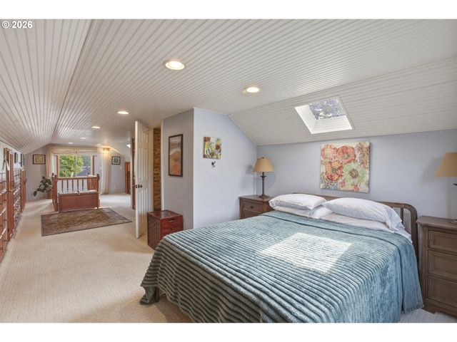 942 FAIRWAY Dr, Eugene, OR 97404