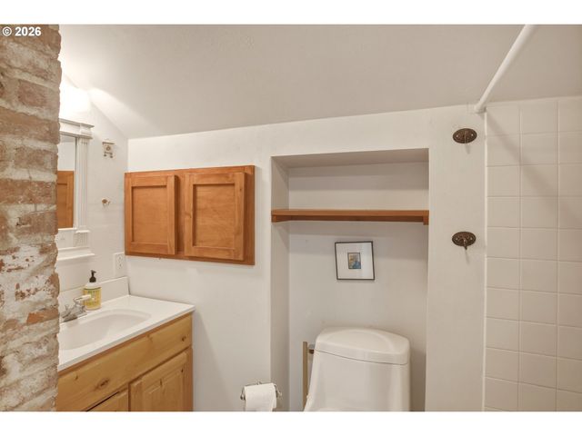 942 FAIRWAY Dr, Eugene, OR 97404