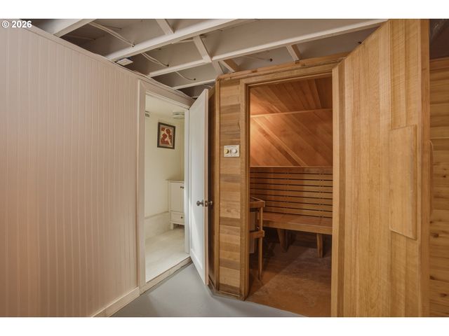 942 FAIRWAY Dr, Eugene, OR 97404