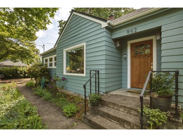 942 FAIRWAY Dr, Eugene, OR 97404