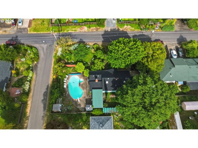 942 FAIRWAY Dr, Eugene, OR 97404