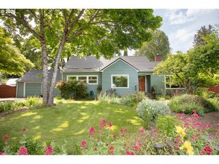 942 FAIRWAY Dr, Eugene, OR 97404