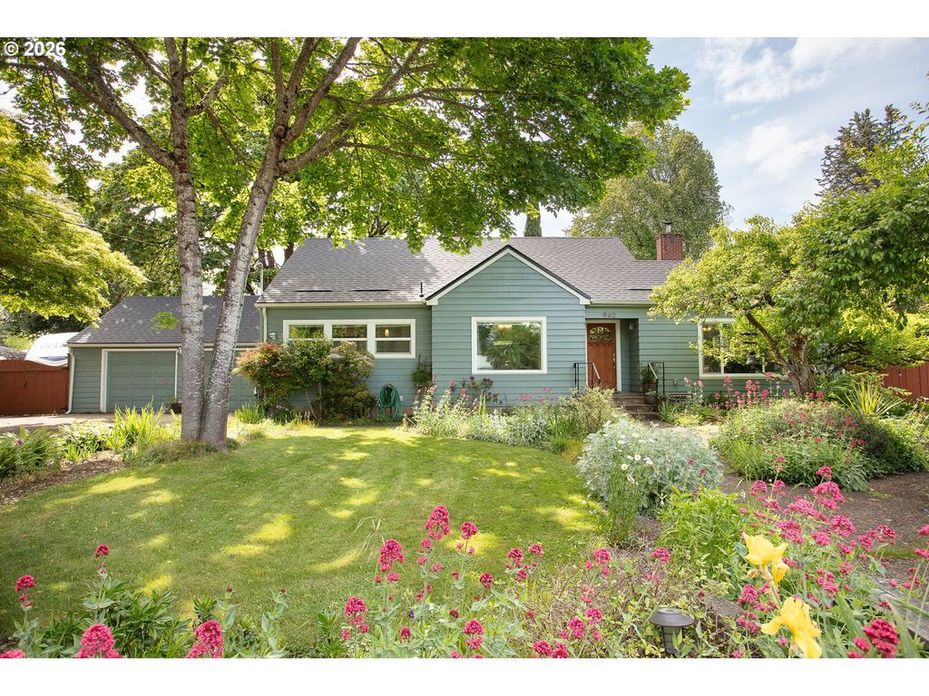 942 FAIRWAY Dr, Eugene, OR 97404