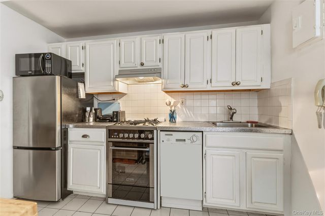 67-14 108th Street 3D, Forest Hills, NY 11375