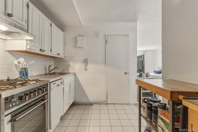 67-14 108th Street 3D, Forest Hills, NY 11375
