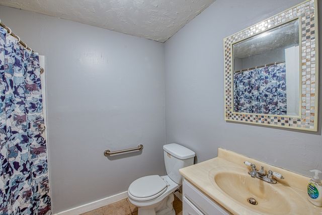 221 Oak St 12-15, Brockton, MA 02301