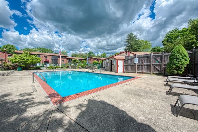 221 Oak St 12-15, Brockton, MA 02301