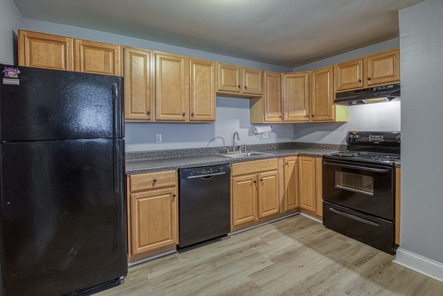 221 Oak St 12-15, Brockton, MA 02301
