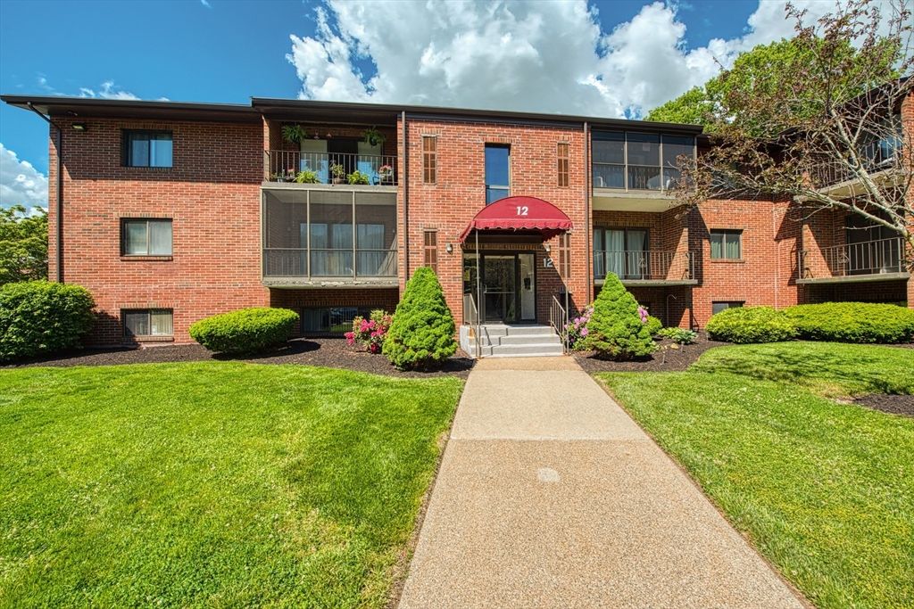 221 Oak St 12-15, Brockton, MA 02301