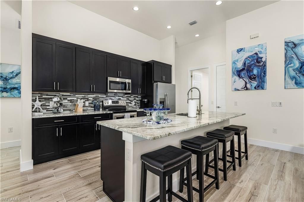 Image 14 of property listing at 337 SW 31st AVE, Cape Coral, FL 33991