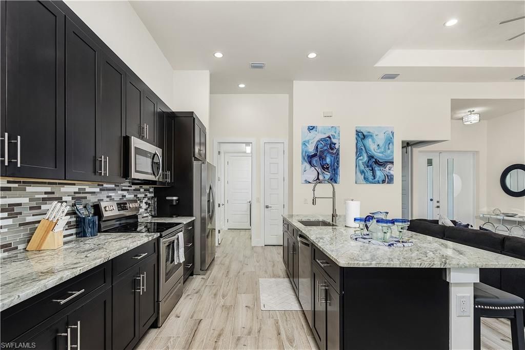 Image 15 of property listing at 337 SW 31st AVE, Cape Coral, FL 33991
