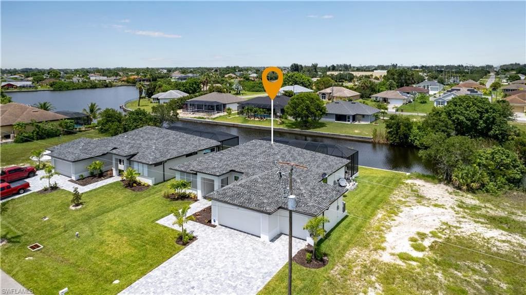 Image 27 of property listing at 337 SW 31st AVE, Cape Coral, FL 33991