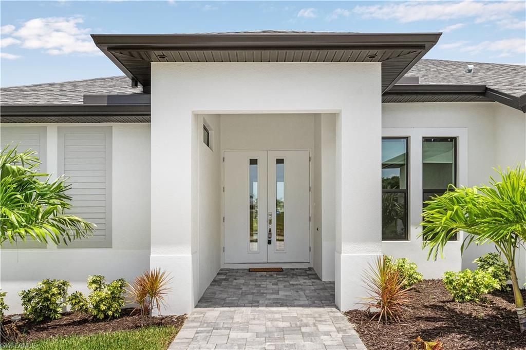 Image 3 of property listing at 337 SW 31st AVE, Cape Coral, FL 33991
