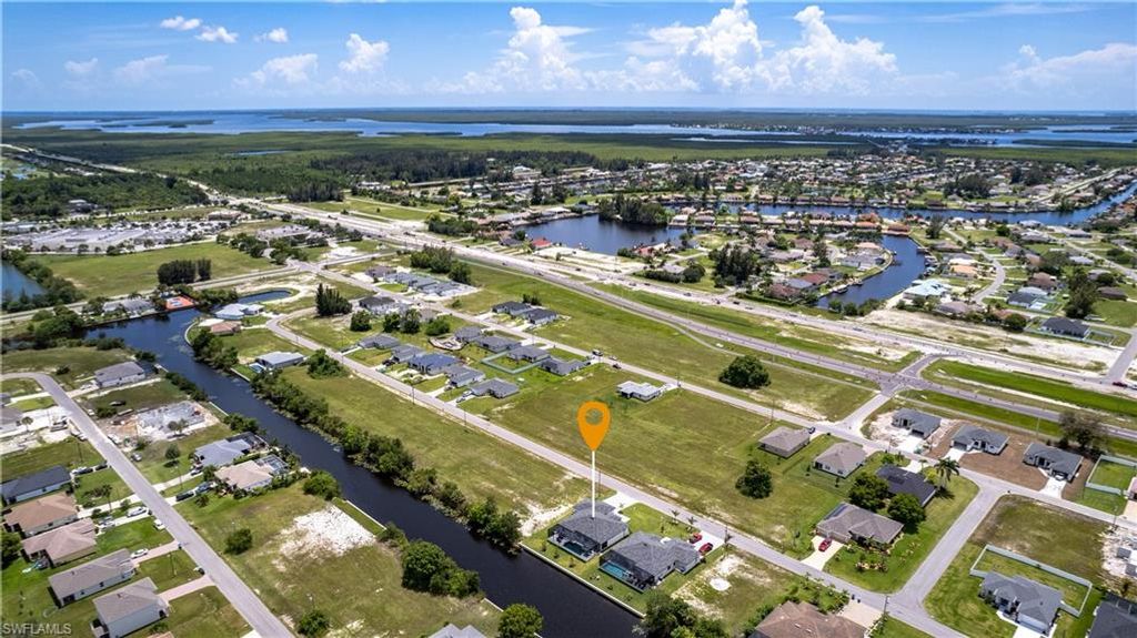 Image 33 of property listing at 337 SW 31st AVE, Cape Coral, FL 33991