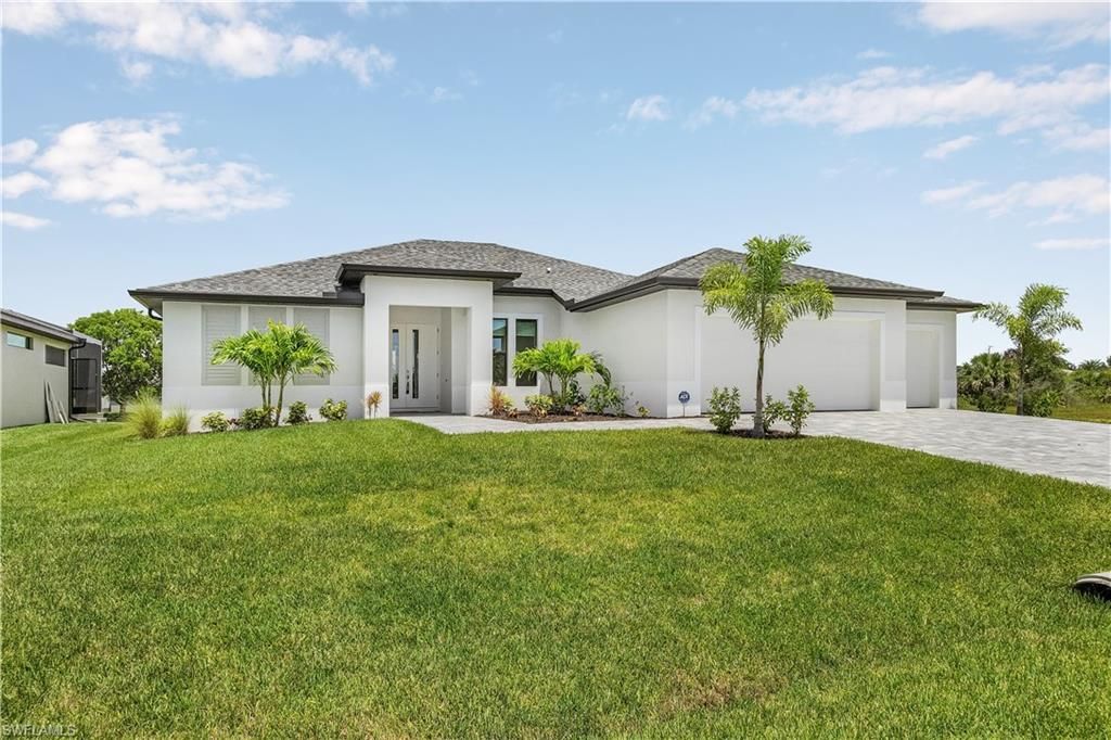 Image 4 of property listing at 337 SW 31st AVE, Cape Coral, FL 33991