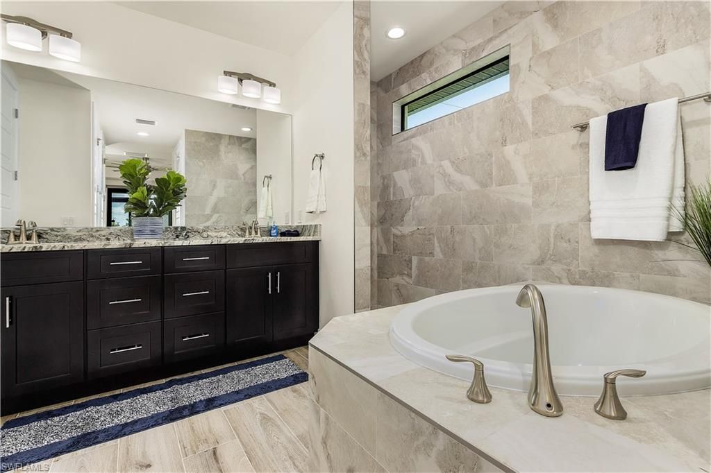 Image 9 of property listing at 337 SW 31st AVE, Cape Coral, FL 33991