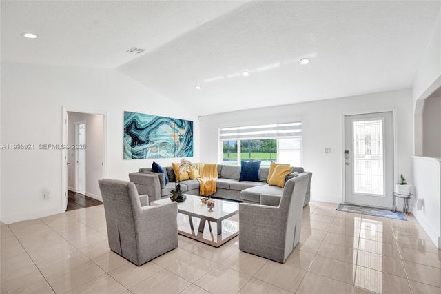 4836 NW 94th Ave, Sunrise, FL 33351