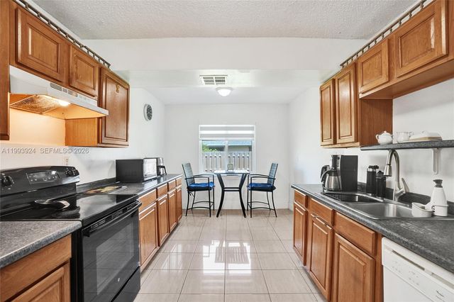 4836 NW 94th Ave, Sunrise, FL 33351