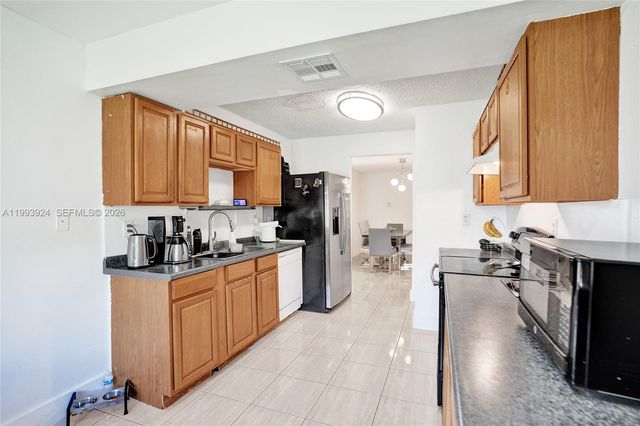 4836 NW 94th Ave, Sunrise, FL 33351