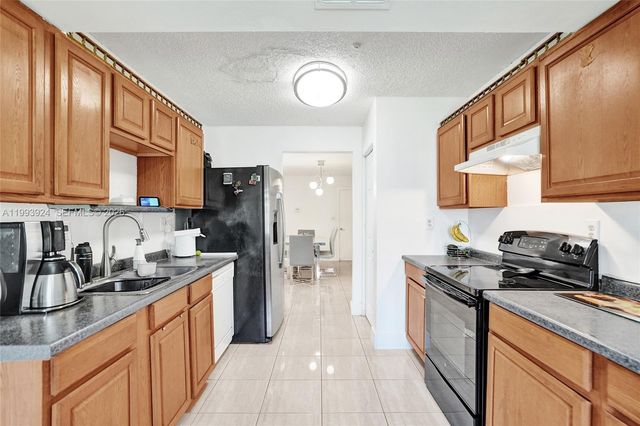 4836 NW 94th Ave, Sunrise, FL 33351