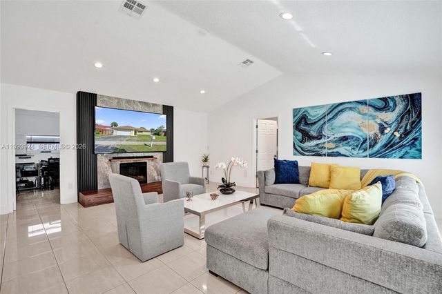 4836 NW 94th Ave, Sunrise, FL 33351