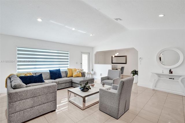 4836 NW 94th Ave, Sunrise, FL 33351