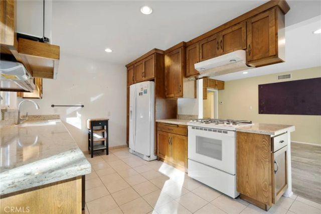 214 W Le Roy Avenue, Arcadia, CA 91007