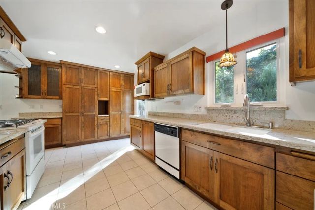 214 W Le Roy Avenue, Arcadia, CA 91007