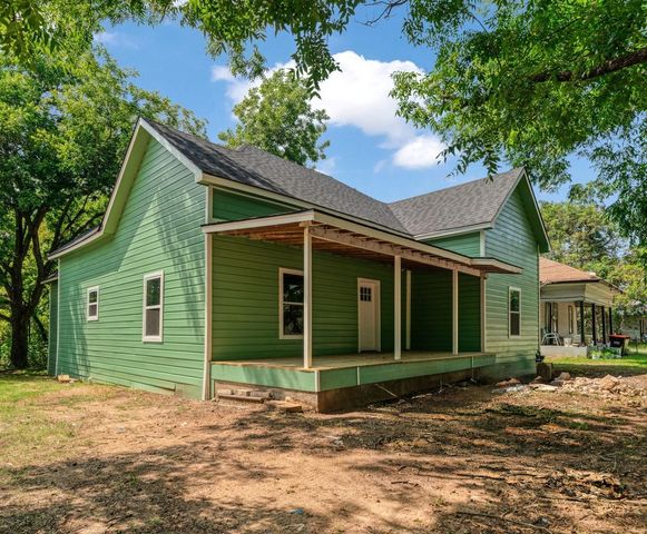 562 1st Street SW, Paris, TX 75460
