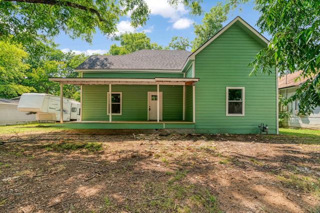 562 1st Street SW, Paris, TX 75460