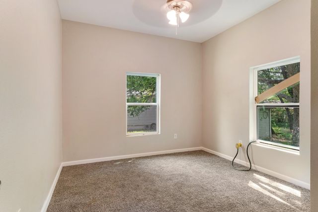 562 1st Street SW, Paris, TX 75460