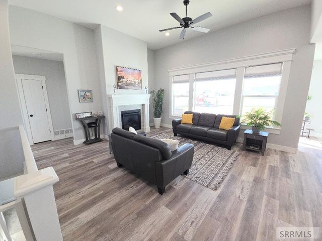 5078 E Allcott Drive, Iona, ID 83427