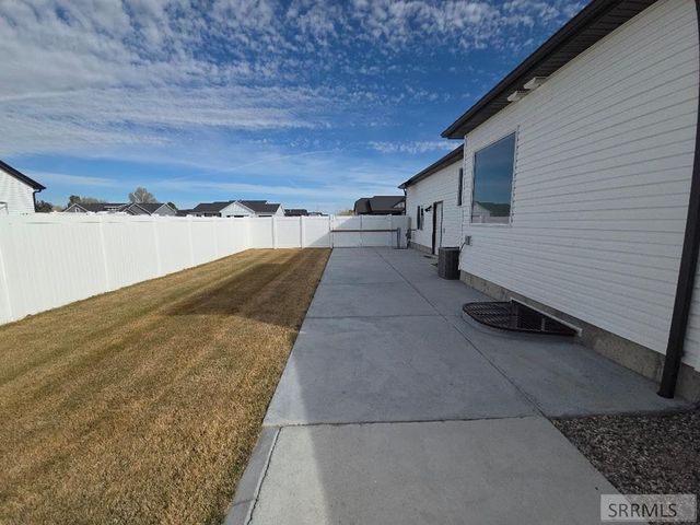 5078 E Allcott Drive, Iona, ID 83427