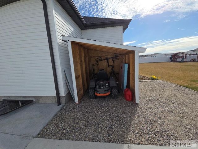 5078 E Allcott Drive, Iona, ID 83427