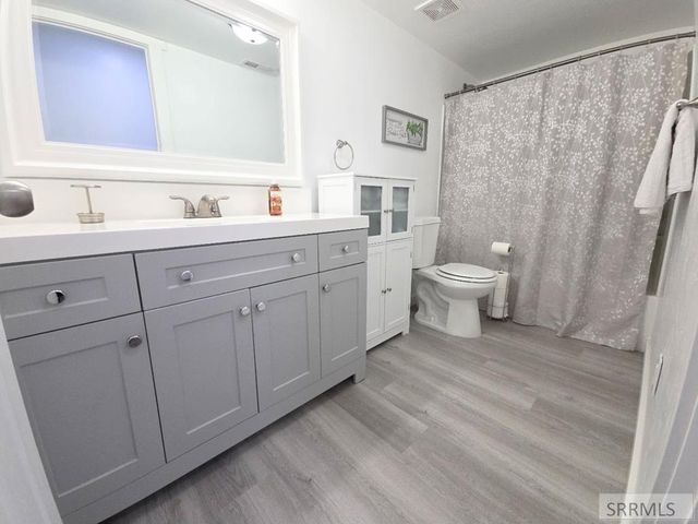 5078 E Allcott Drive, Iona, ID 83427