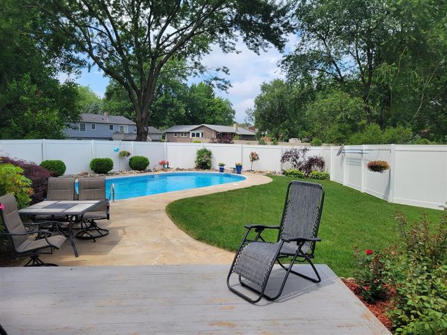 5260 Driftwood Avenue, Kalamazoo, MI 49009