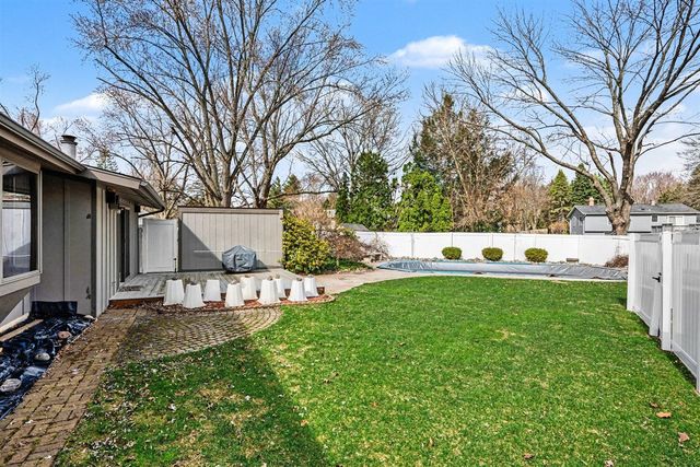 5260 Driftwood Avenue, Kalamazoo, MI 49009