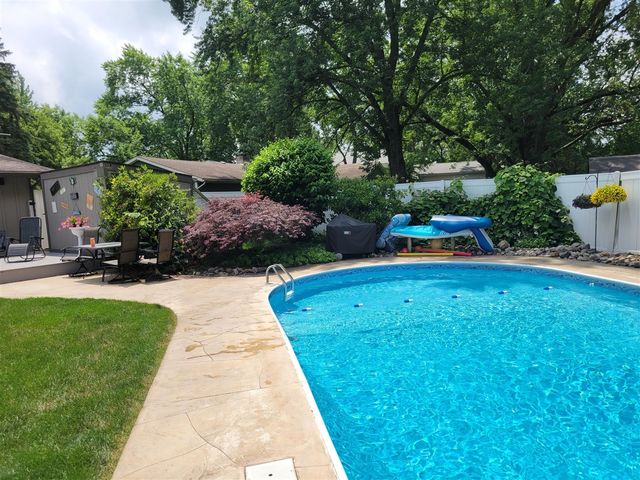 5260 Driftwood Avenue, Kalamazoo, MI 49009