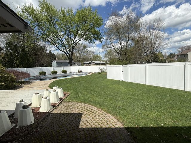 5260 Driftwood Avenue, Kalamazoo, MI 49009