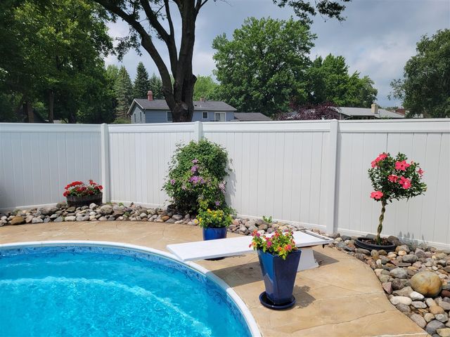 5260 Driftwood Avenue, Kalamazoo, MI 49009