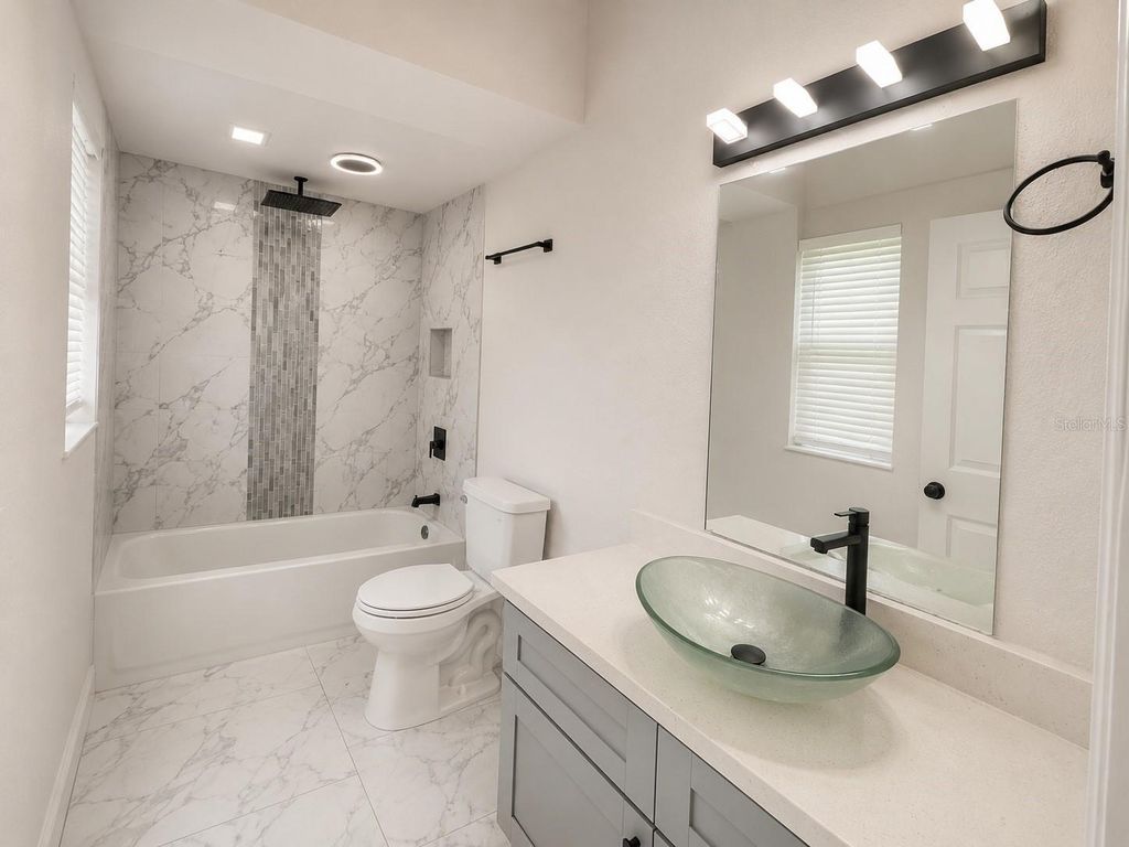 Image 14 of property listing at 223 HOPE CIRCLE, Orlando, FL 32811